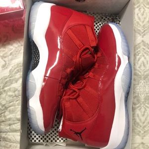 Gym Red Jordan XI